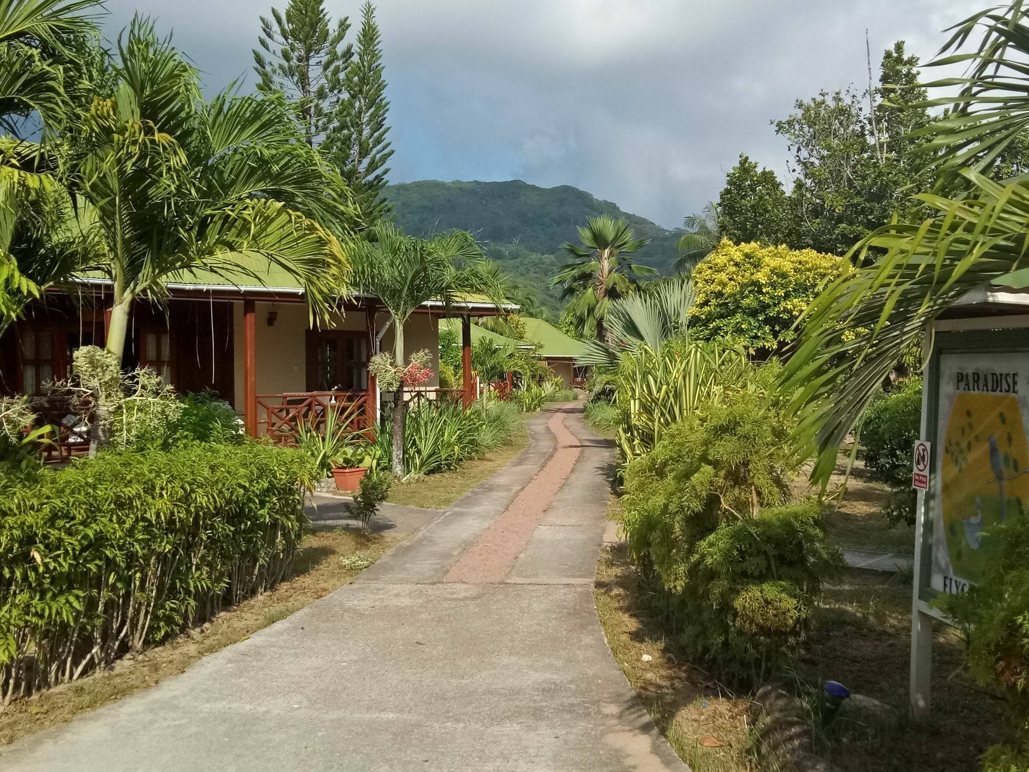 Paradise Flycatcher'S Lodge La Digue Exterior photo
